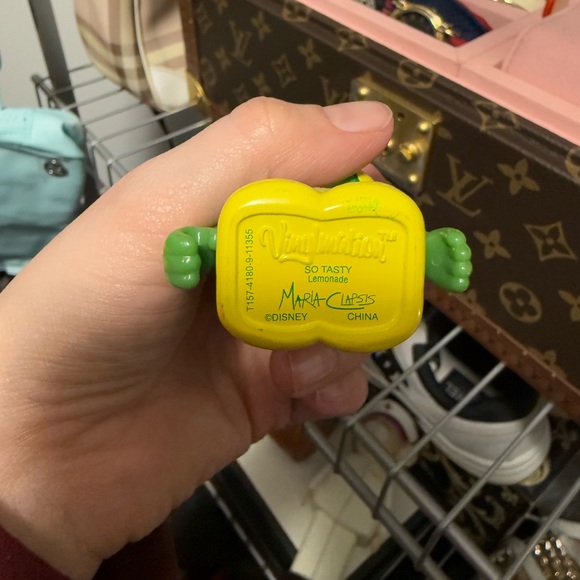Disney vinylmation Maria clapsys mini figure - Picture 2 of 2